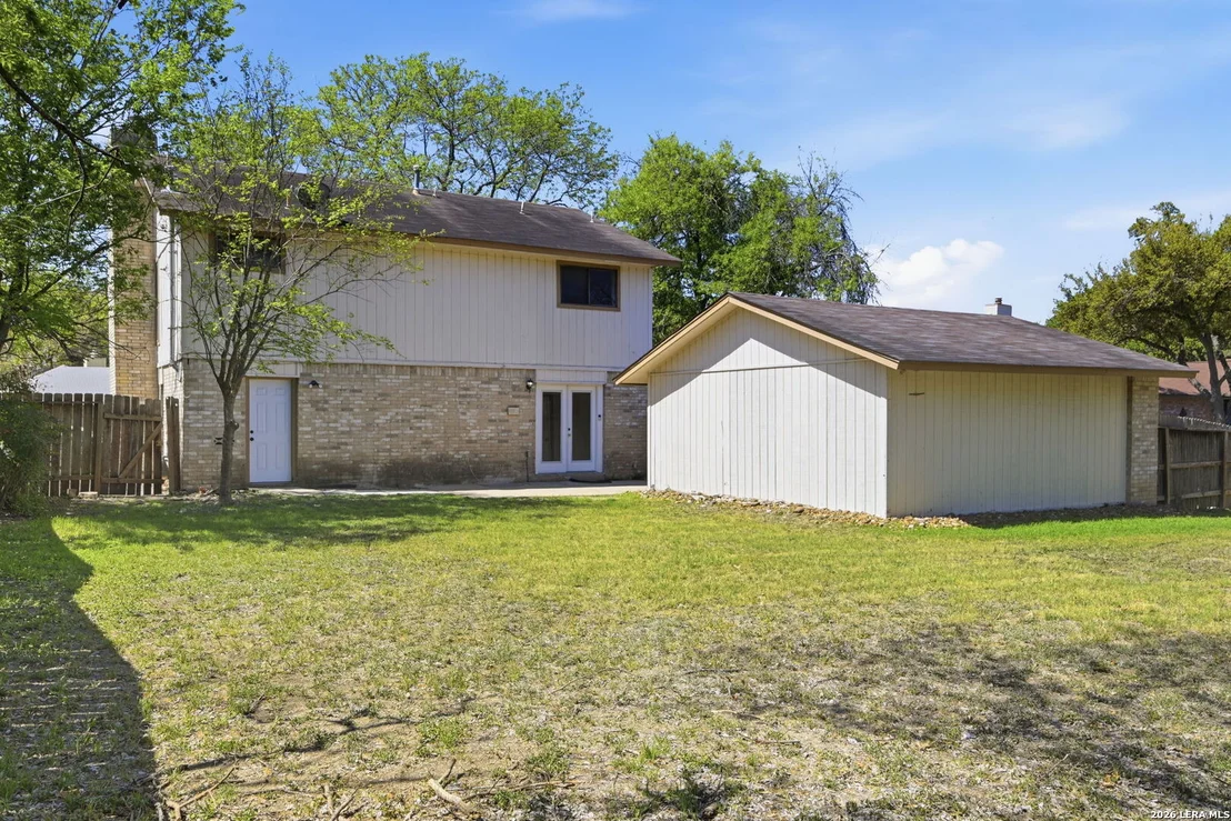 Photo of 2703 Red Tree
