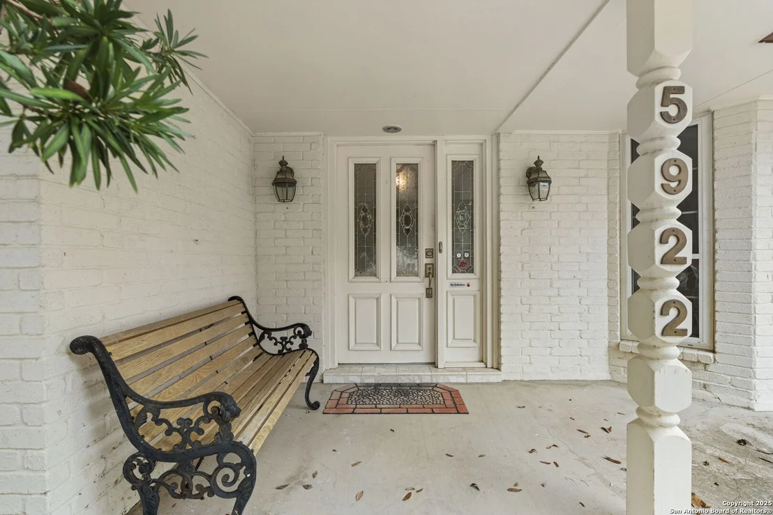 Photo of 5922 Windhaven