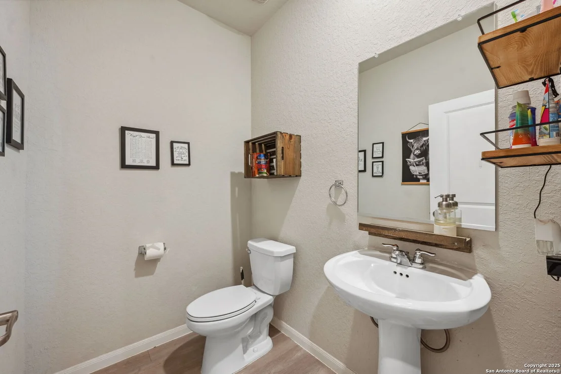 Photo of 11903 PEWEE