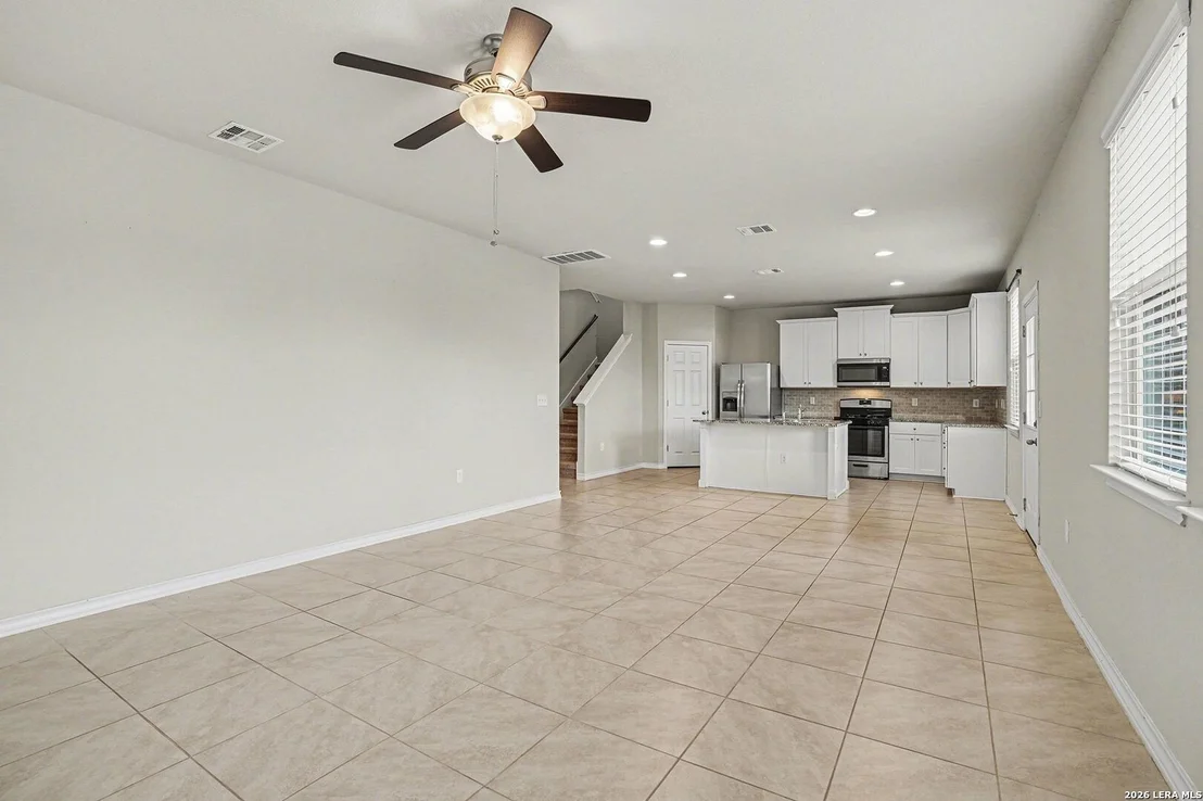 Photo of 8807 White Crown