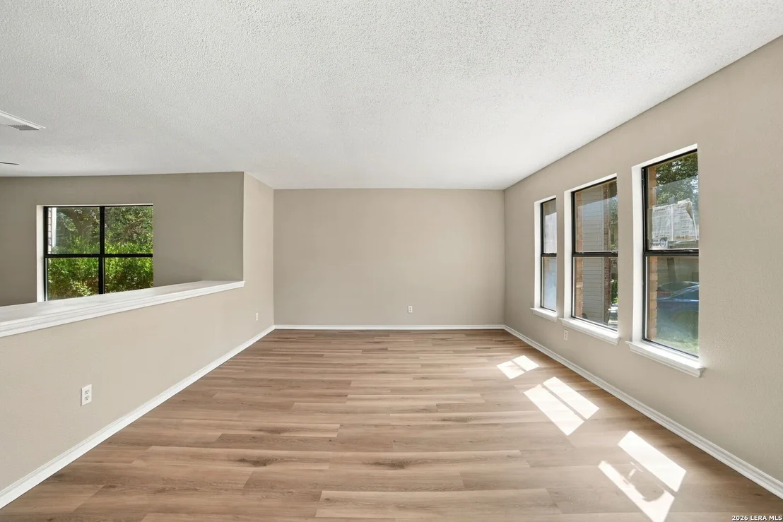 Photo of 281 SAMANTHA DR