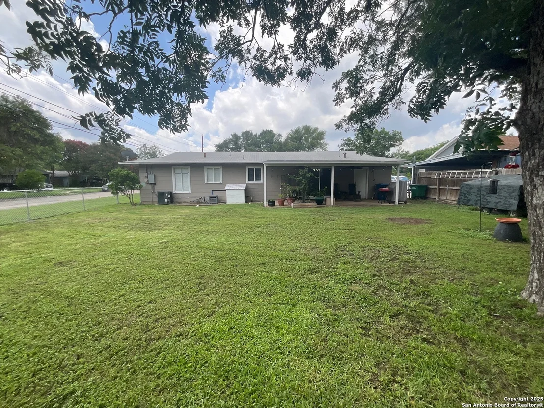 Photo of 403 Dawnview Ln