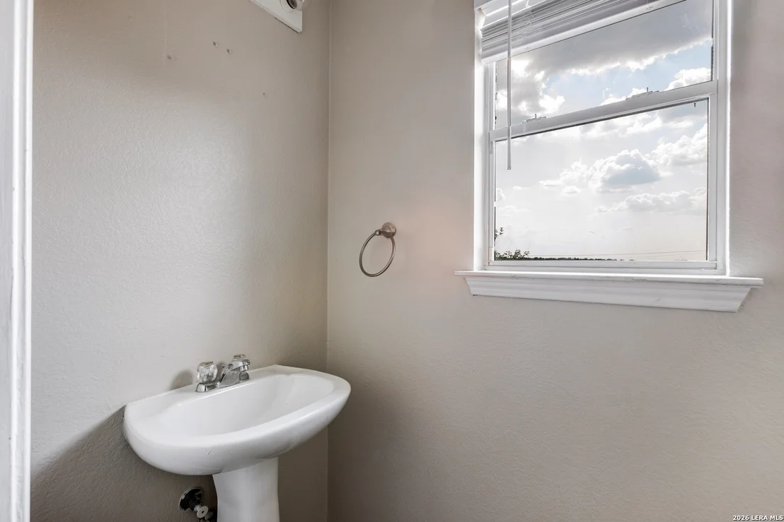Photo of 11812 Lima
