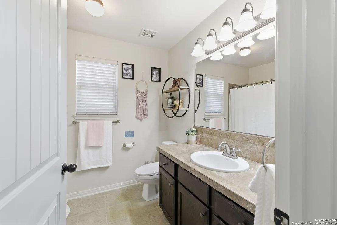 Photo of 2183 Hiline