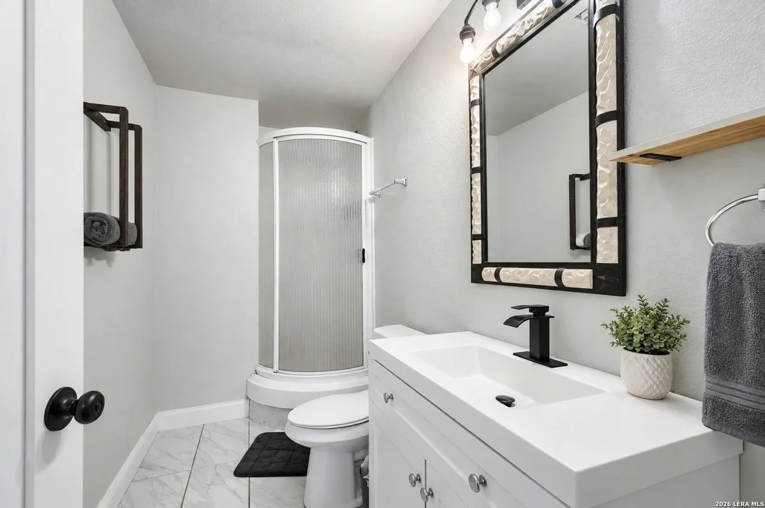 Photo of 1403 MEADOW GLN
