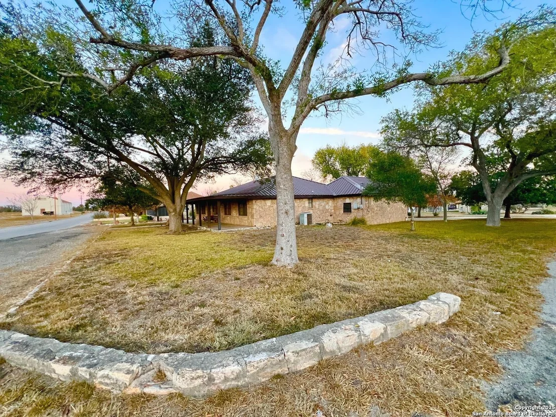 Photo of 433 Fort Clark Rd