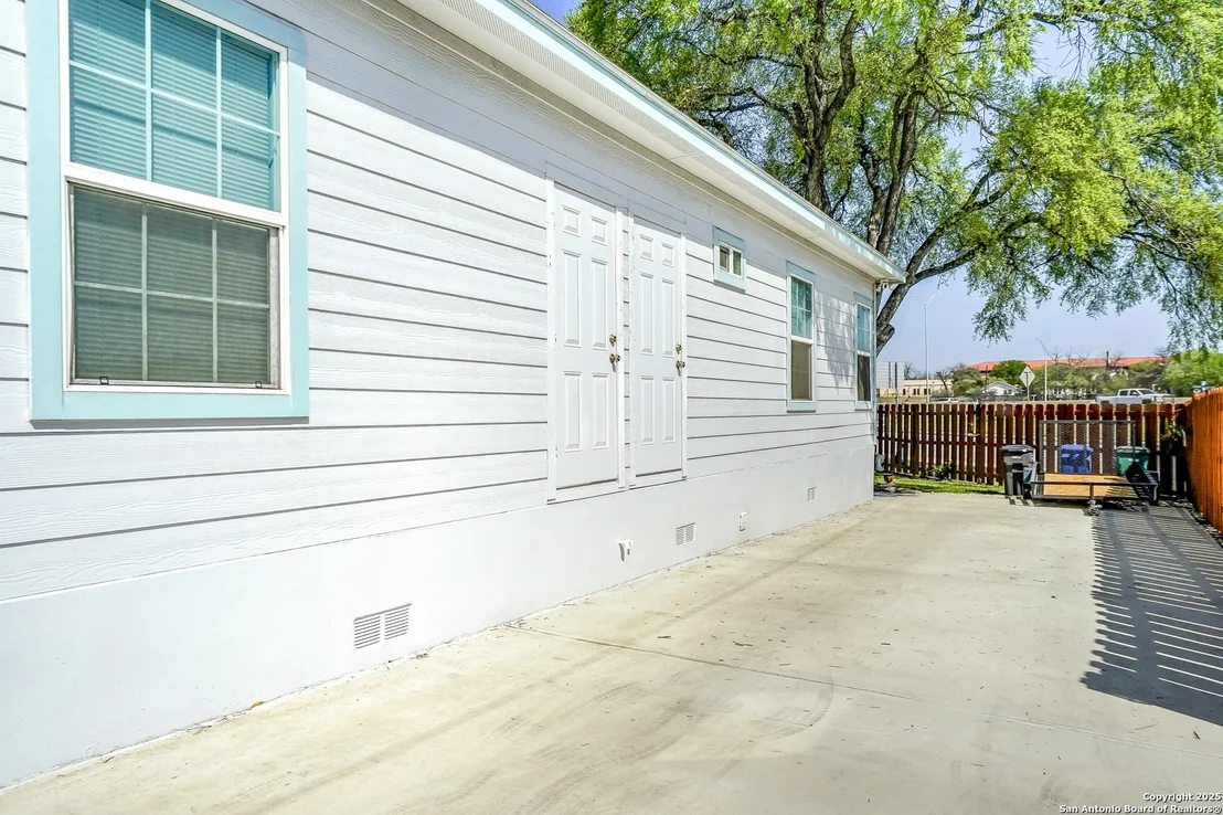 Photo of 1503 Edison Dr