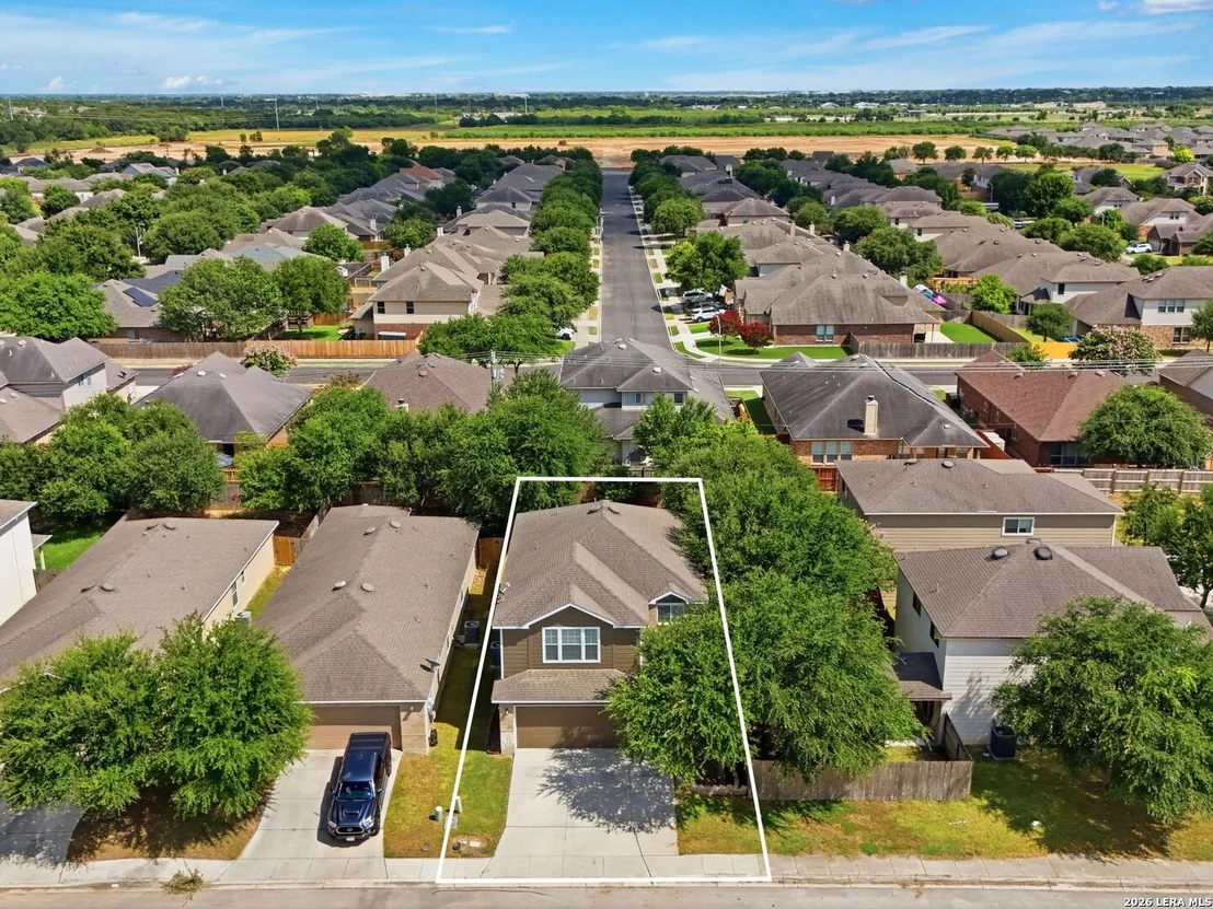 Photo of 414 WALNUT CRST