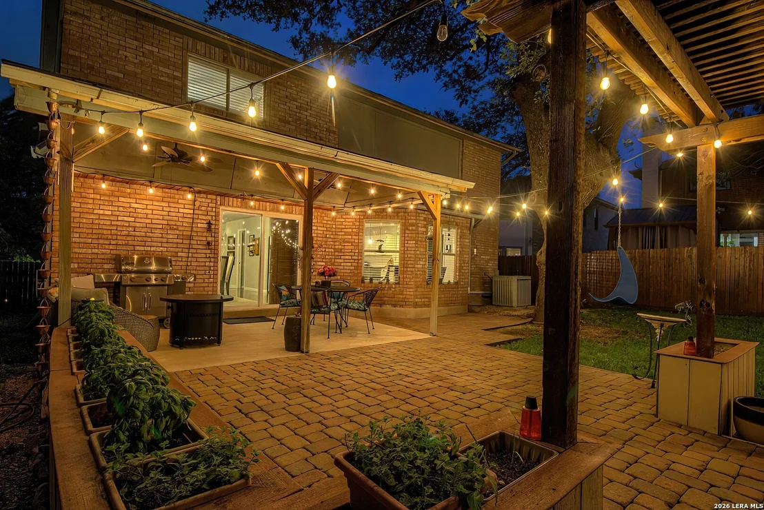 Photo of 2422 Thrasher Oak