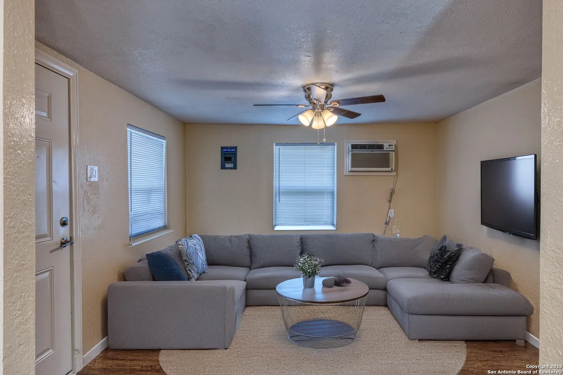 Photo of 1307 Avenue B