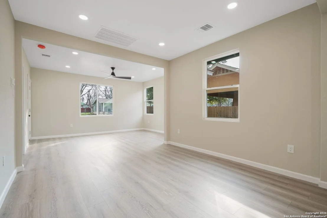 Photo of 835 CANTON