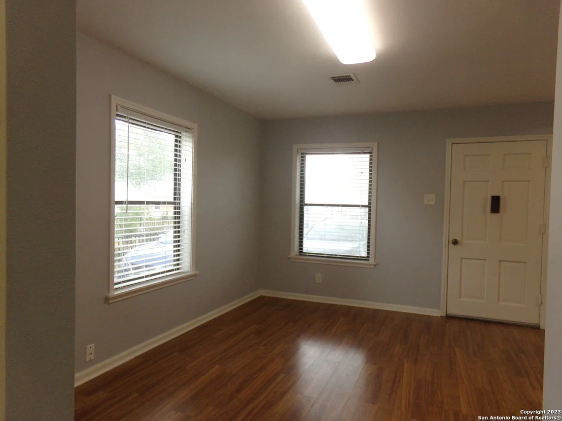 Photo of 735 ROCHAMBEAU