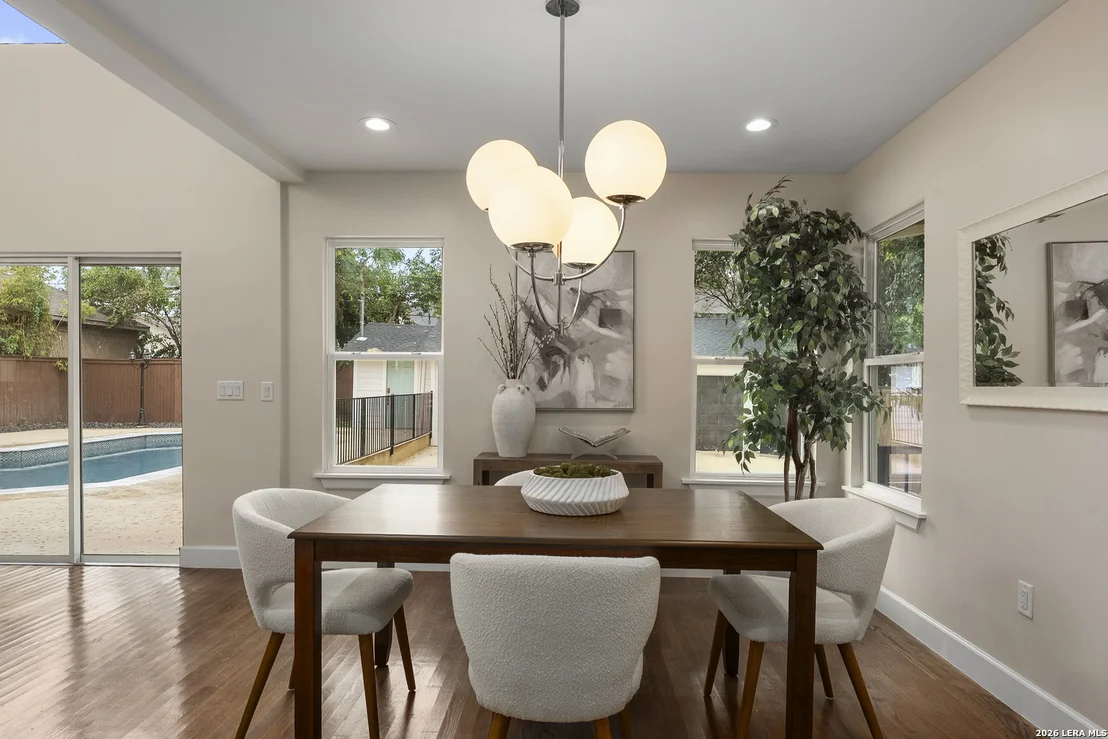 Photo of 114 CLOVERLEAF AVE