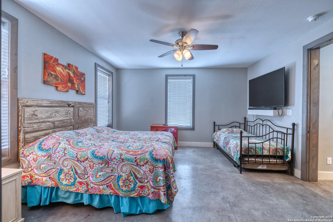 Photo of 989 Mountain Valley Drive
