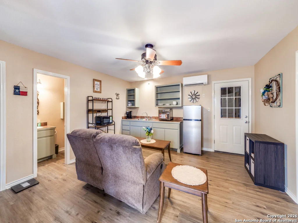 Photo of 6472 Bluntzer Rd