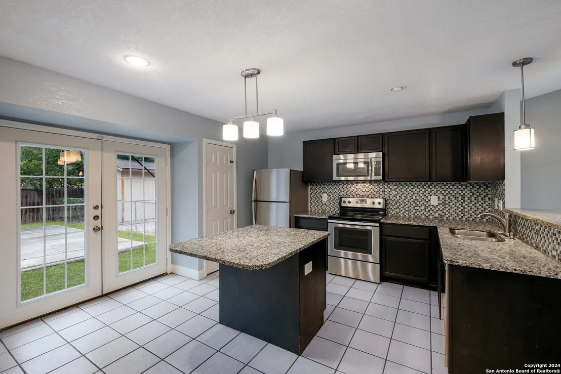 Photo of 2622 JOHNSON GRASS