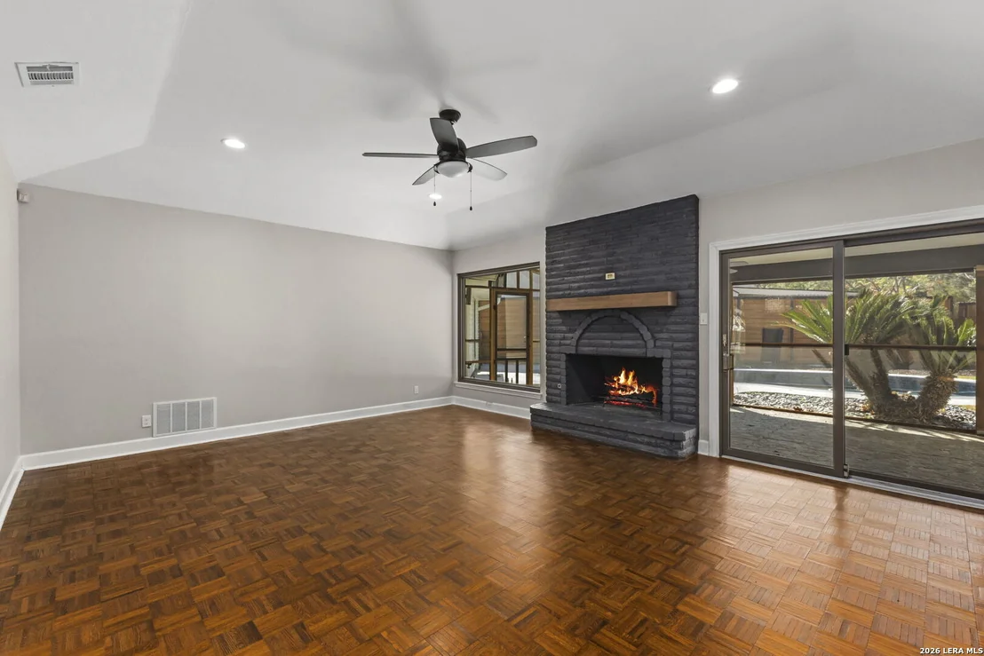 Photo of 1516 Caper