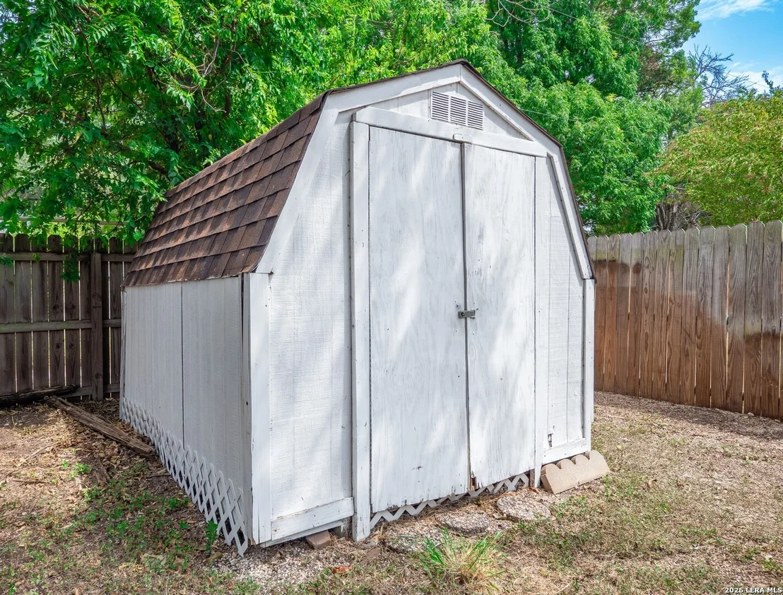 Photo of 621 Balfour Dr