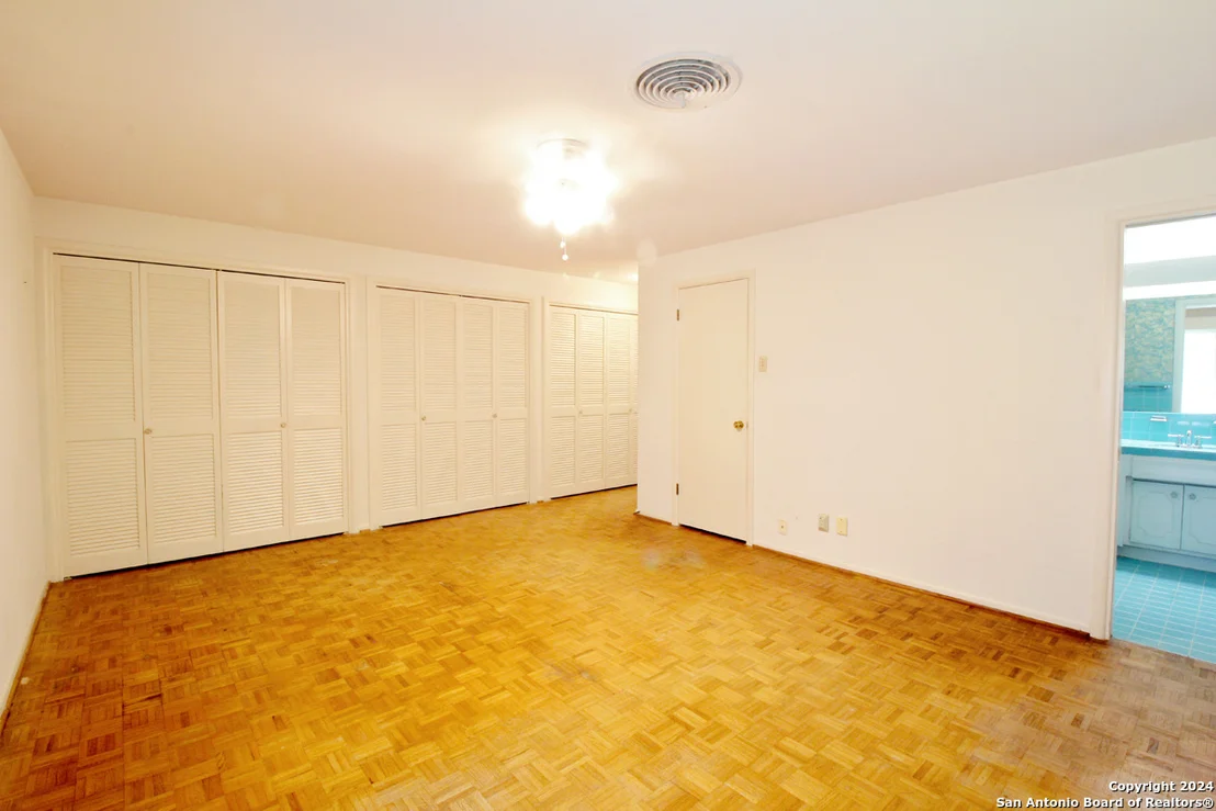 Photo of 718 WINDROCK DR