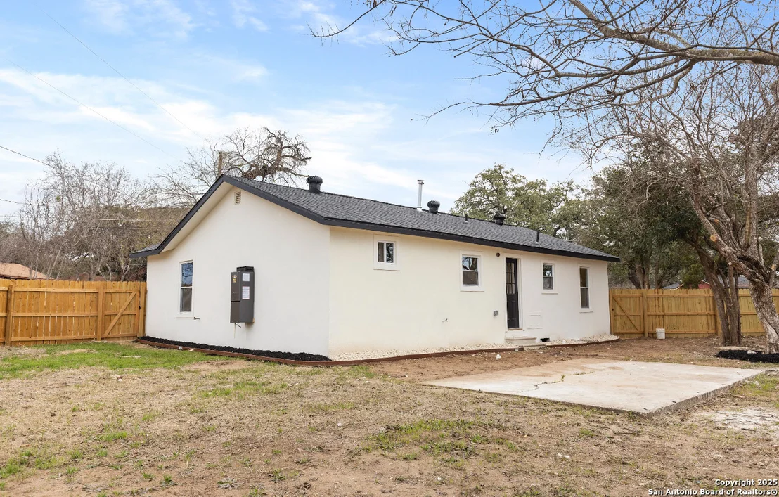 Photo of 601 W MOORE AVE