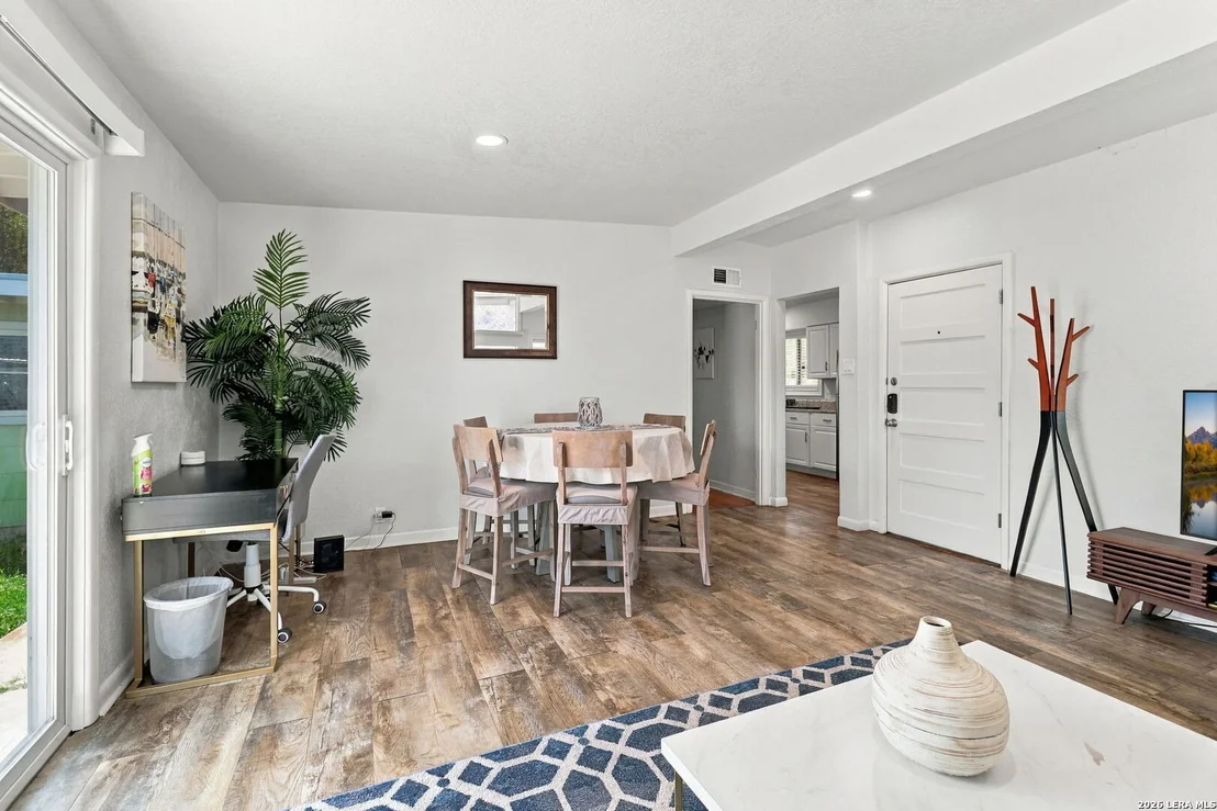 Photo of 458 Sharon Dr