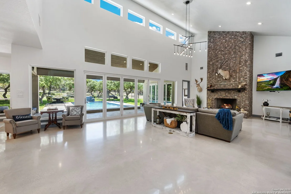 Photo of 1114 Savanna