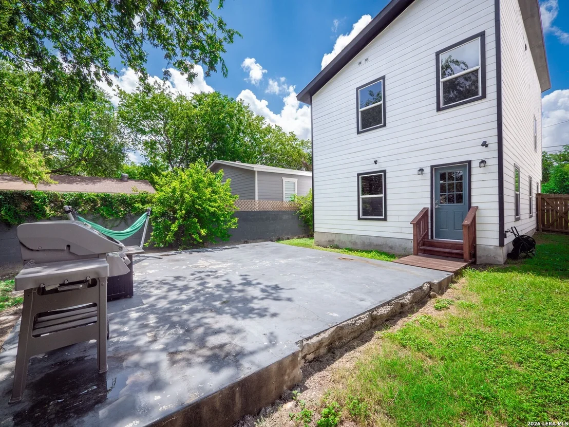 Photo of 547 Belmont