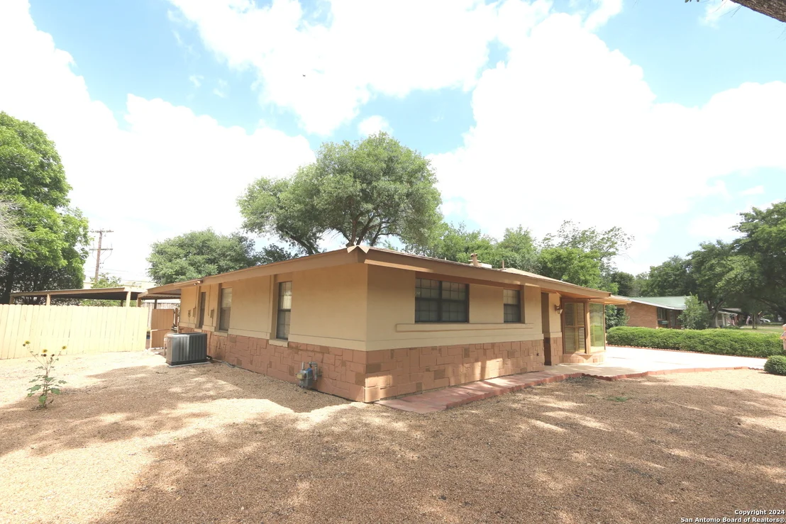 Photo of 5621 GALEWIND DR