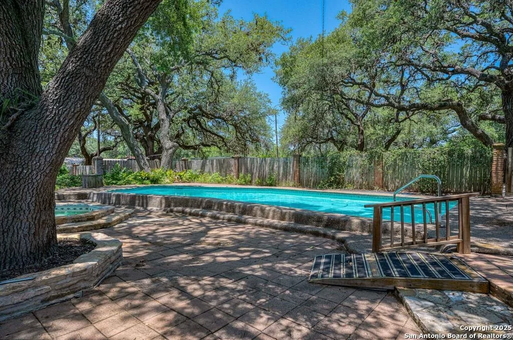 Photo of 52 Encino Loma