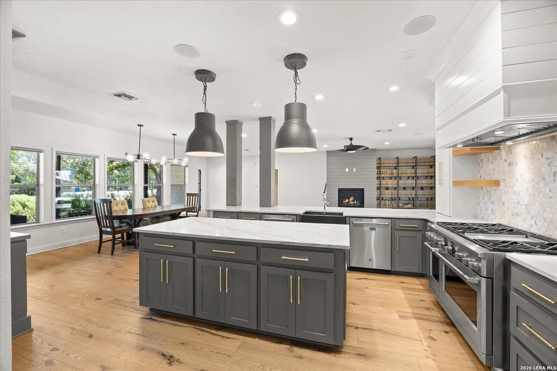 Photo of 429 Lakeview Blvd.