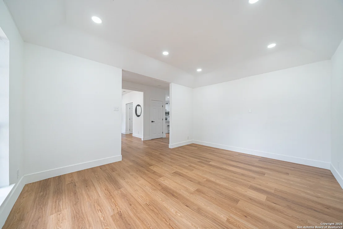 Photo of 122 PALM CIR