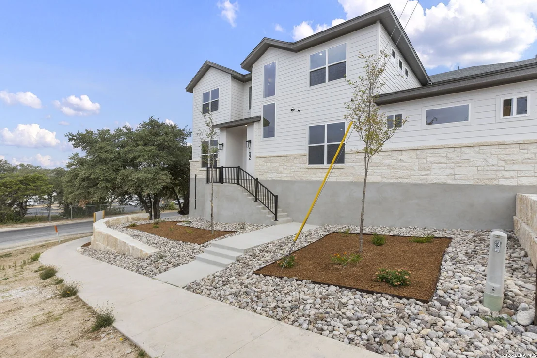 Photo of 102 Magnolia Cir