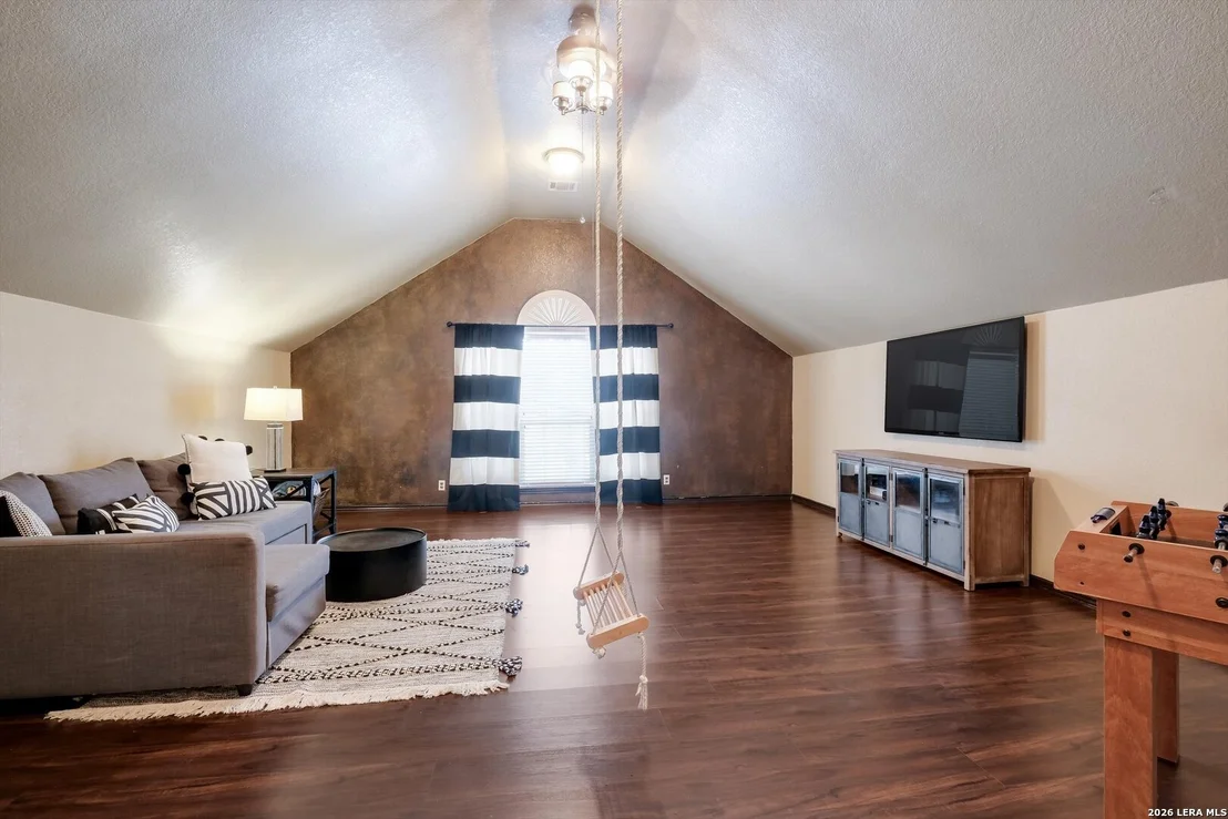 Photo of 823 Peg Oak