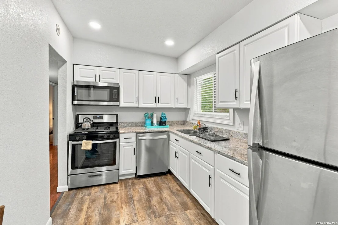 Photo of 458 Sharon Dr