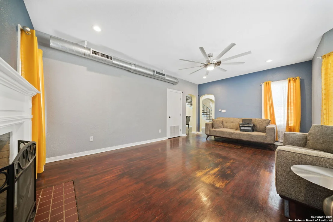 Photo of 348 THOMAS JEFFERSON DR