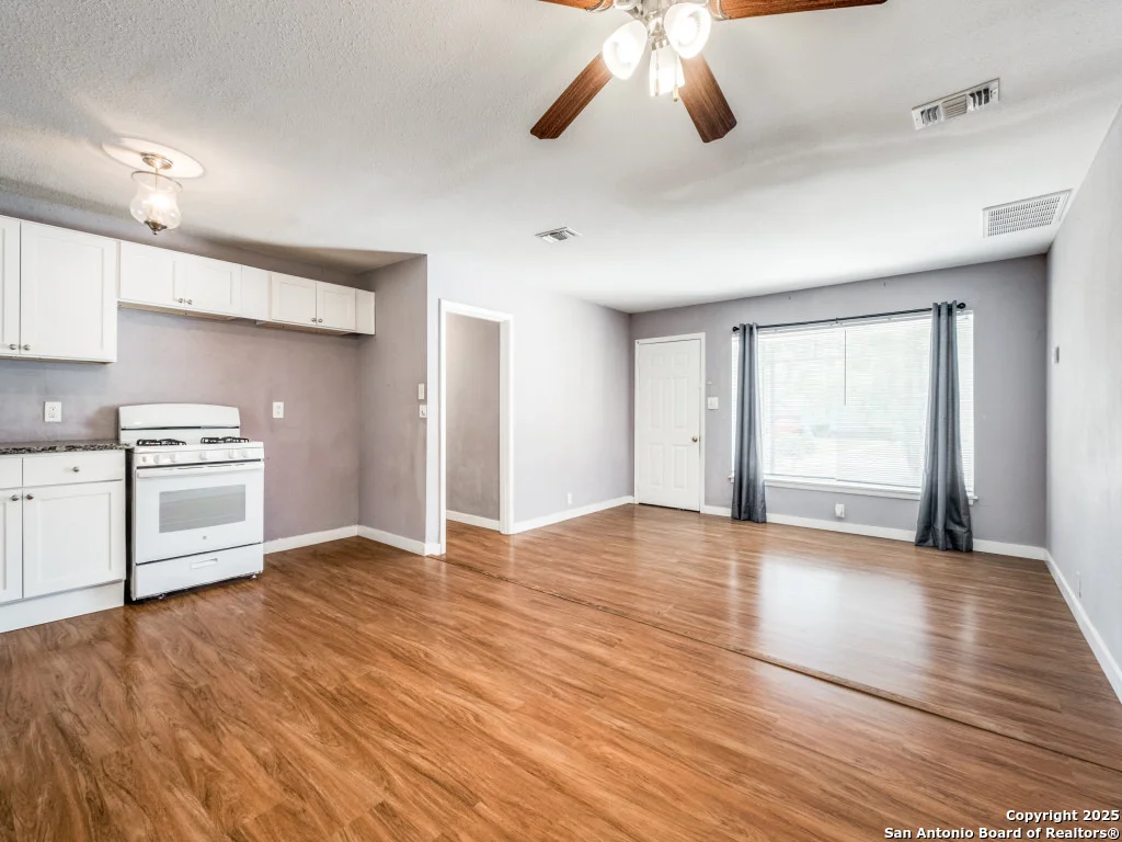 Photo of 615 Edgebrook