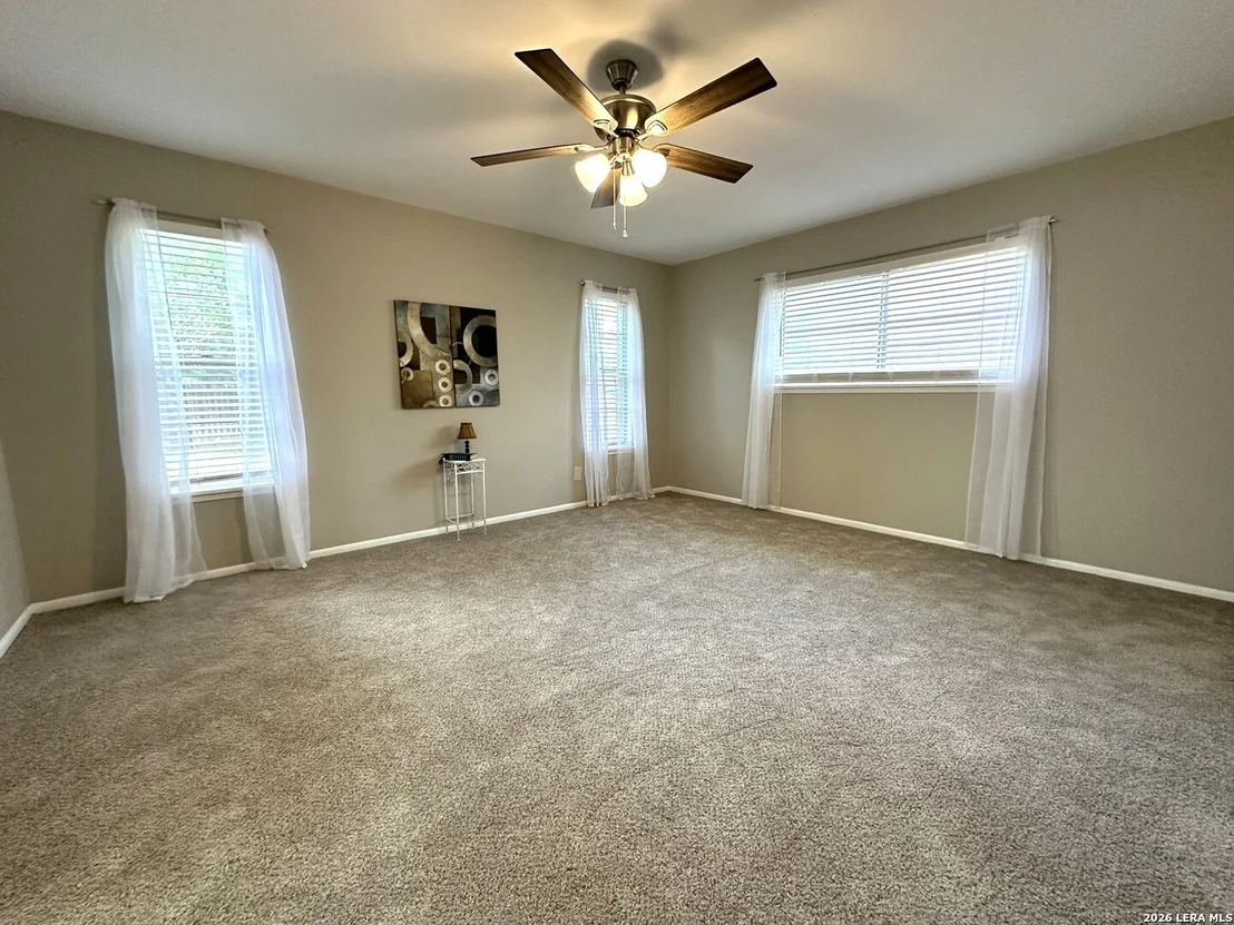 Photo of 129 CLOVERLEAF DR