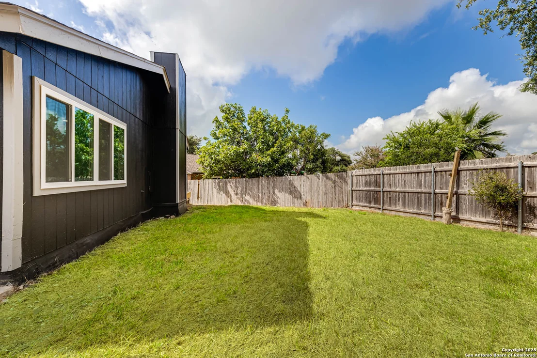 Photo of 6135 ROYAL PT