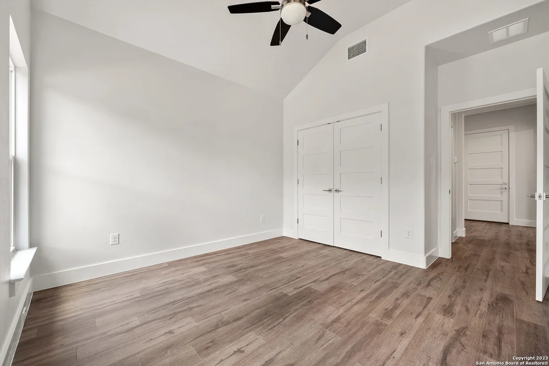 Photo of 103 N JOHN BIRD
