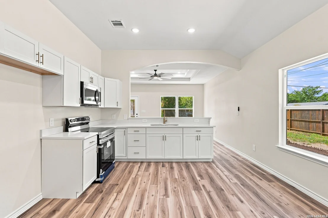 Photo of 1123 VICKERS AVE