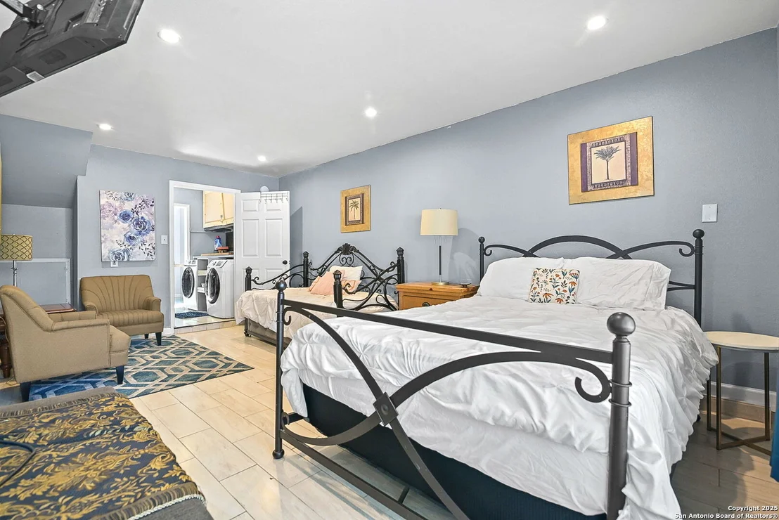 Photo of 10110 Cedarvale