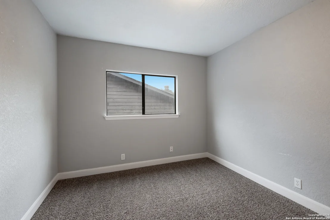 Photo of 2622 JOHNSON GRASS
