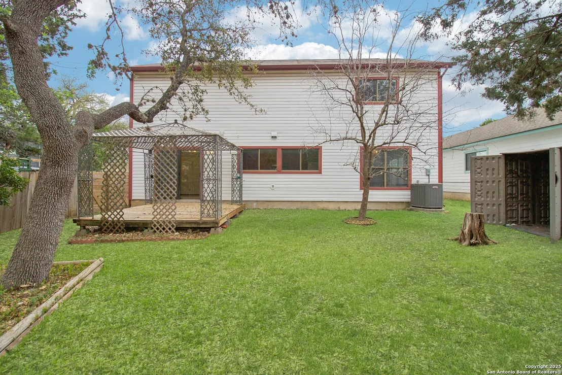 Photo of 7611 Wood Bluff