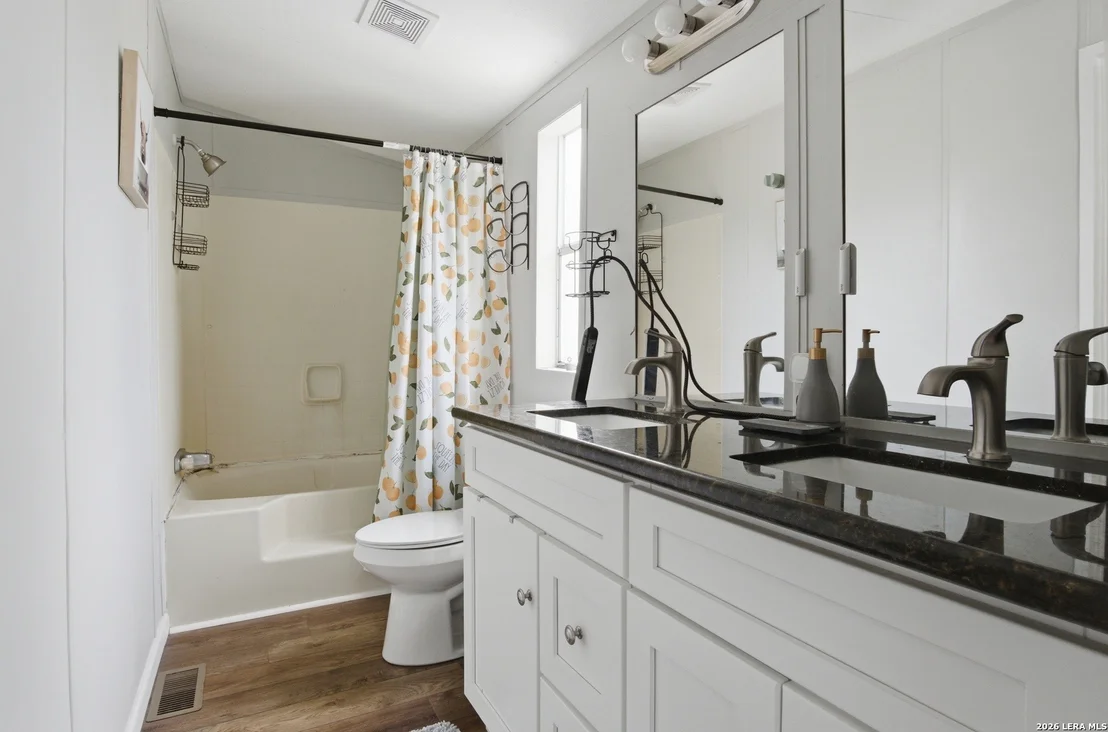 Photo of 1105 WALNUT ST
