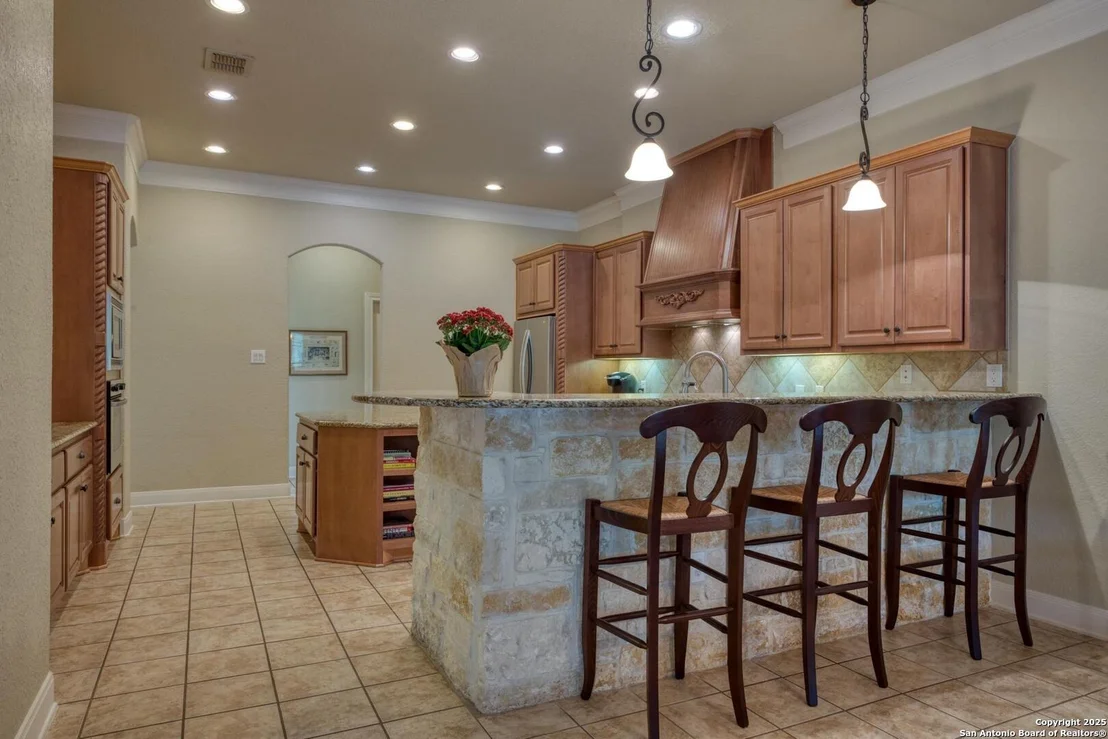 Photo of 2818 River Way