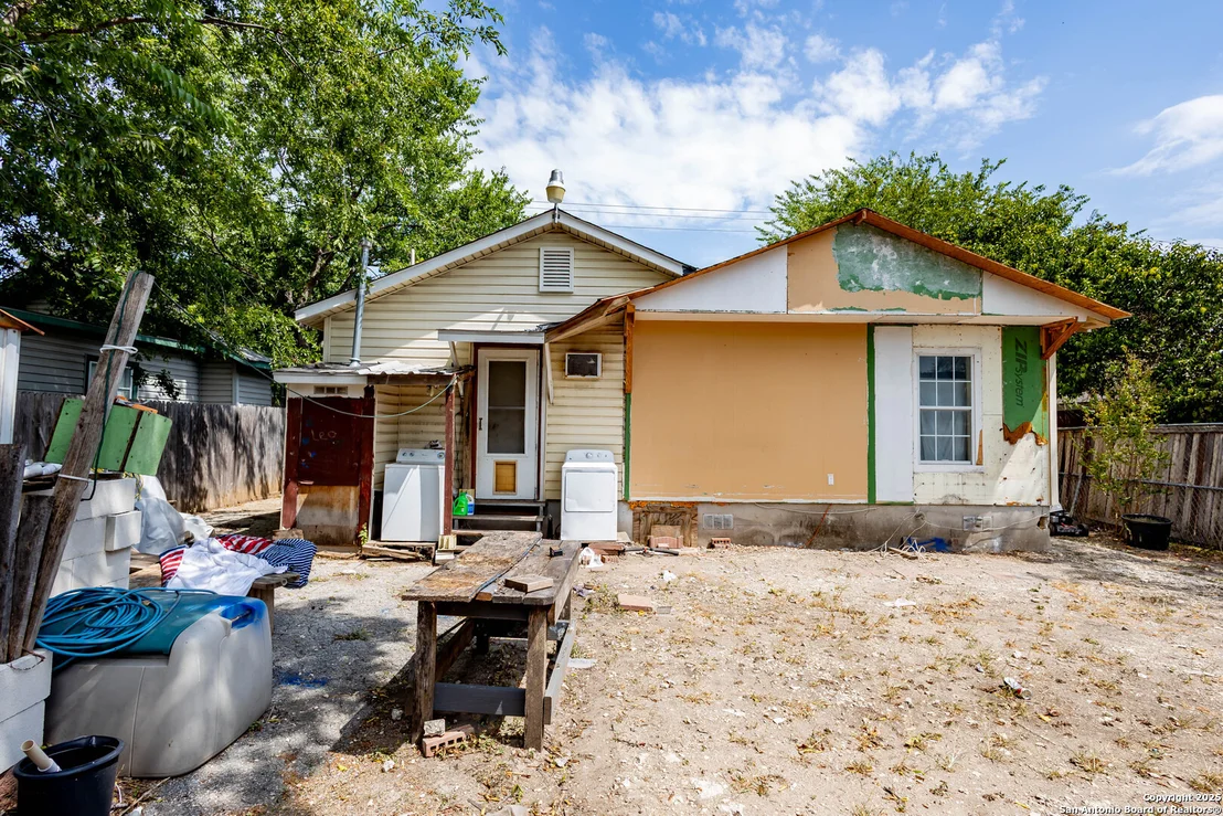 Photo of 2040 W Laurel