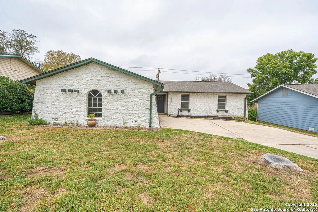 Photo of 7817 Hollow Oak
