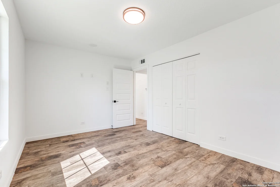 Photo of 112 Roundtree