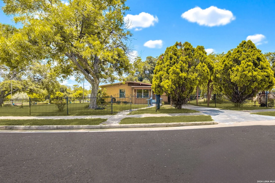 Photo of 610 PILGRIM DR