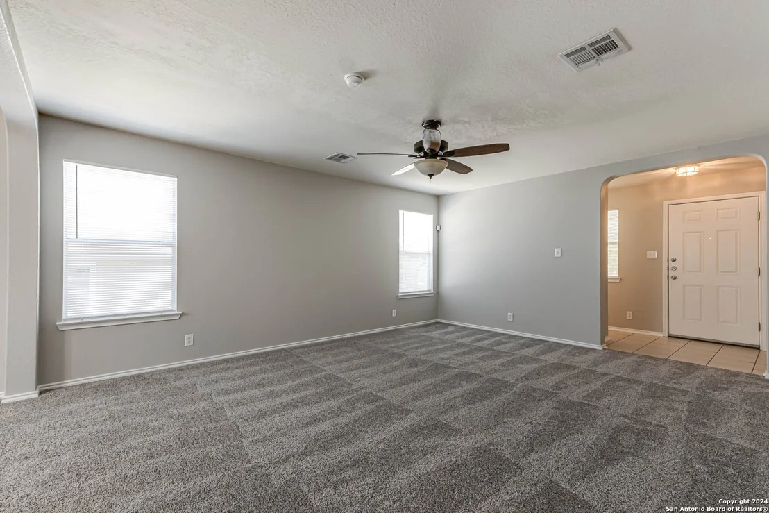 Photo of 1039 DAFFODIL WAY